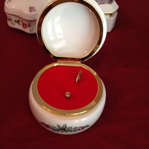 Heritage House Holiday - Vintage 1992 Heritage Christmas Music Box Heritage House Holiday - Vintage 1992 Heritage Christmas Music Box